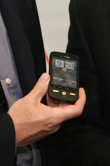 Verizon and Google announce Android partnership, tease with unknown device