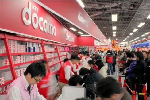 Sony Ericsson XPERIA X10 is Big in Japan (launch photos)